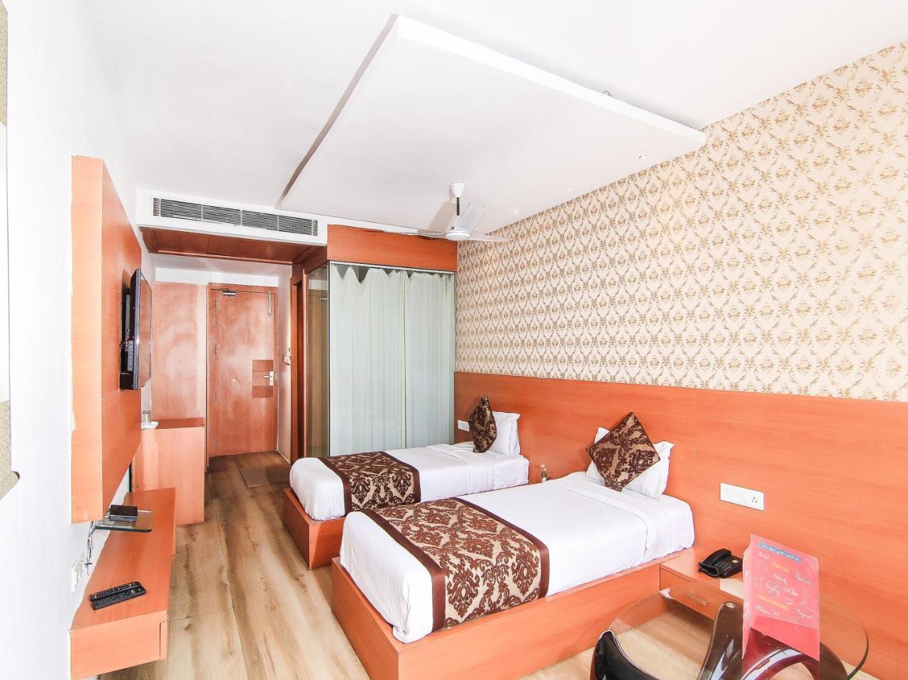 Hotel Oyo 3683 De Global Park Hasanganj Esterno foto